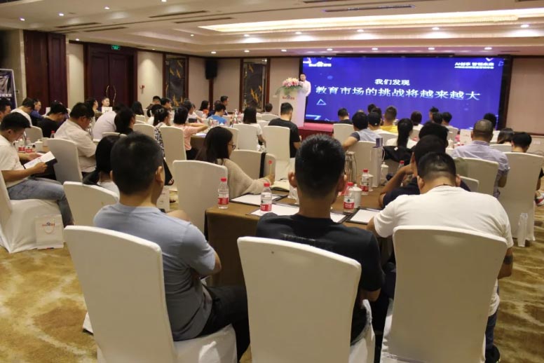 AI創(chuàng)享 智領(lǐng)未來(lái)——AI賦能創(chuàng)新百度營(yíng)銷峰會(huì)圓滿落幕